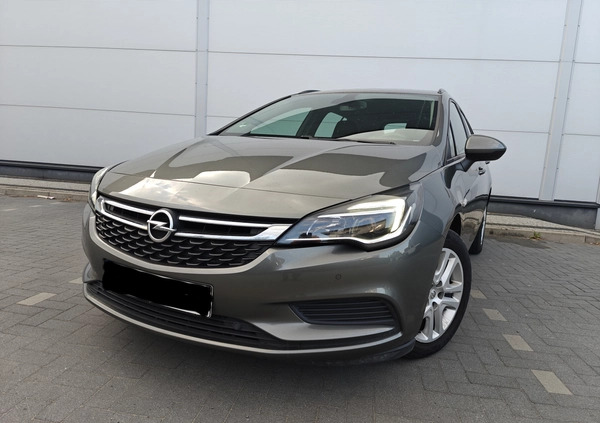 Opel Astra cena 32900 przebieg: 205400, rok produkcji 2017 z Kraków małe 704